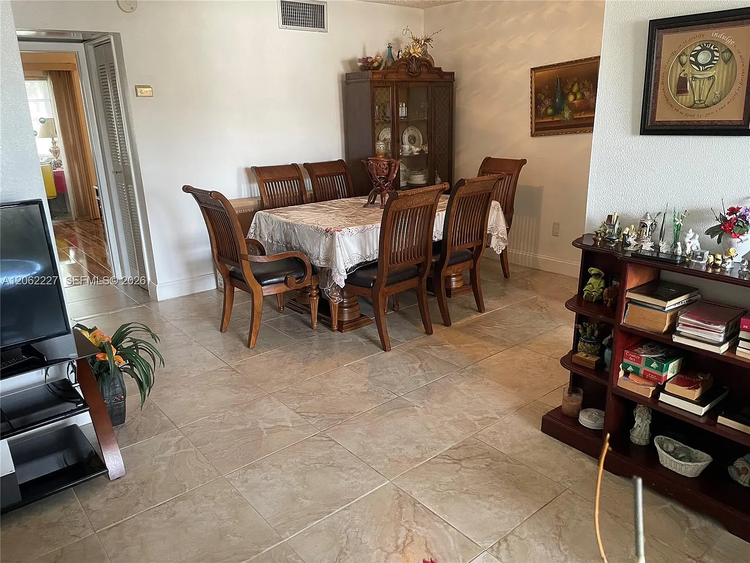 Ro-Mont South Green Condo — Photo 4