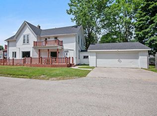 823 N 11th St, Manitowoc, WI 54220