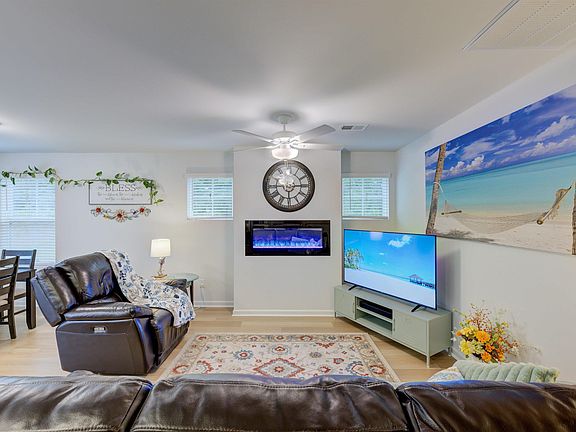 4th image of 327 Reedmace Ct