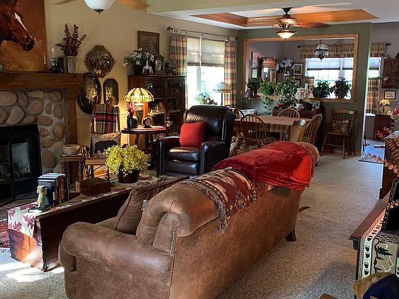 3rd image of 729 Pebblecreek Dr