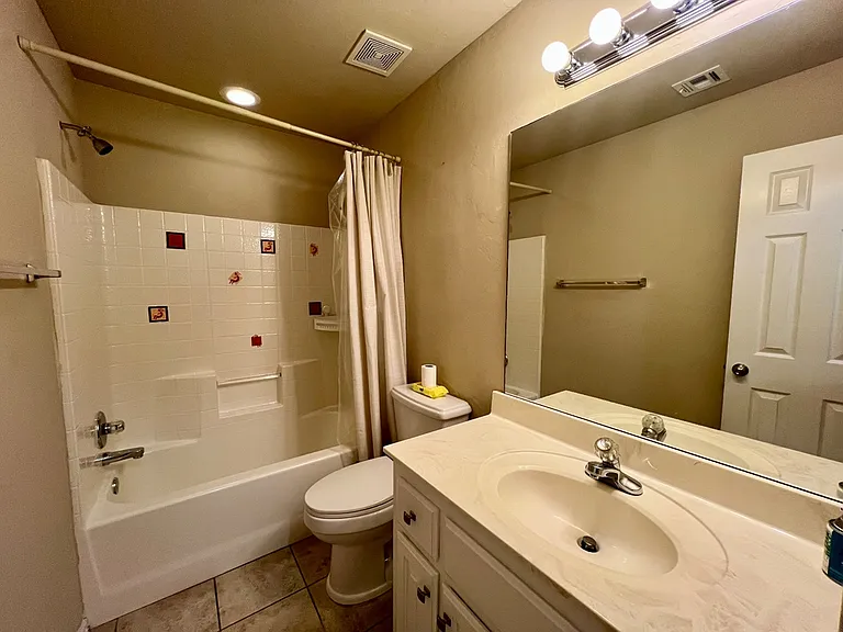 2205 SW 93rd St — Photo 16