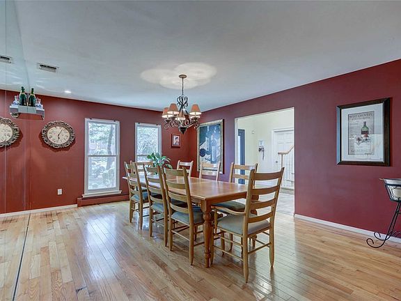 3rd image of 8 Turret Ln