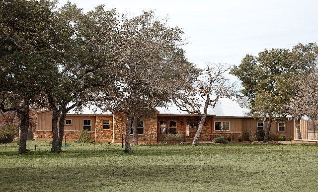 1st image of 105 Big Bend Ln