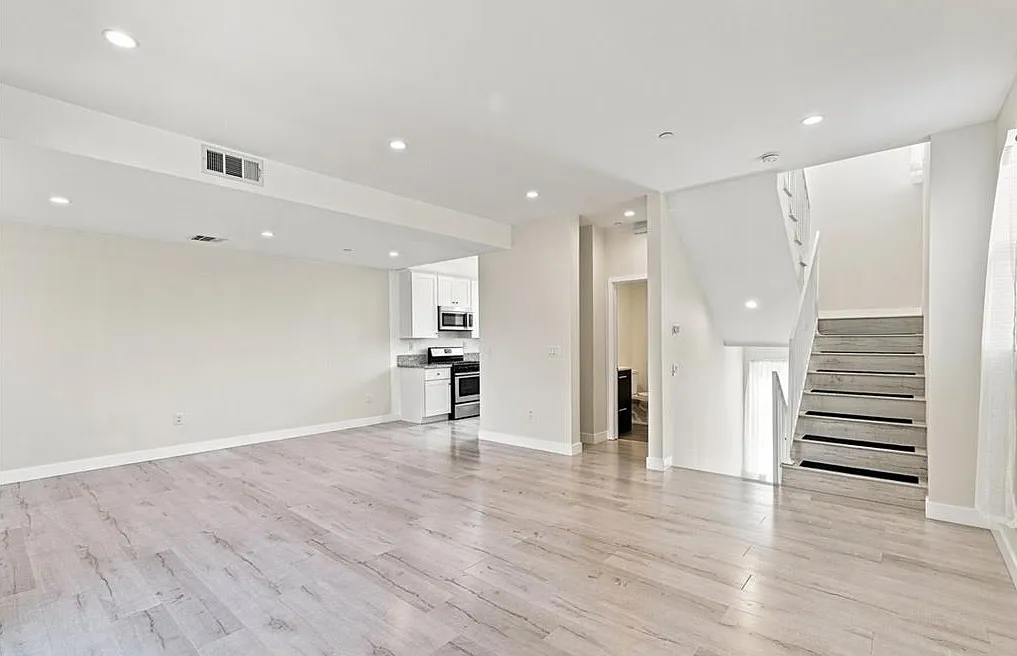 3 bed, 3.5 bath, 1584 sqft, $3,550 — Photo 1