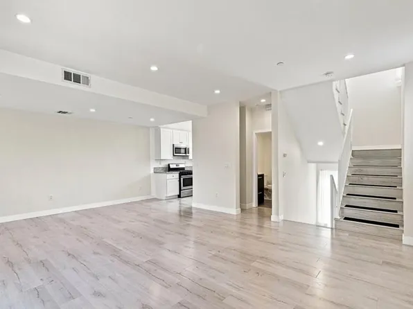 15340 Lassen St, Mission Hills, CA 91345