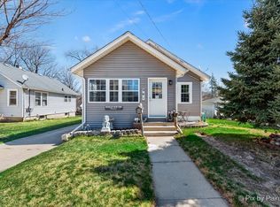 961 Saint Charles St, Elgin, IL 60120