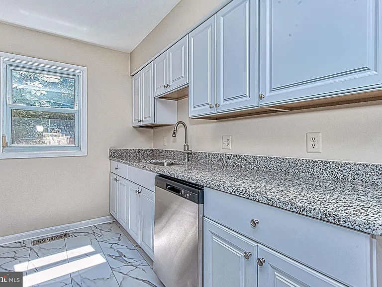 8467 Ivy Glen Ct — Photo 17