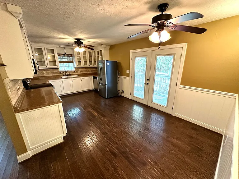 5518 Thompson Dr — Photo 4