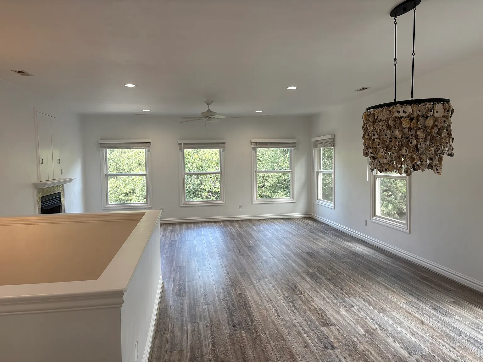 3 bed, 3.5 bath, 2600 sqft, $4,000 — Photo 2