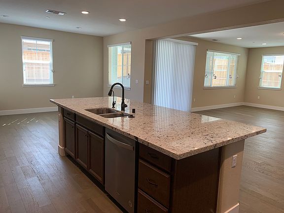 5th image of 78 E Salvatore Ct