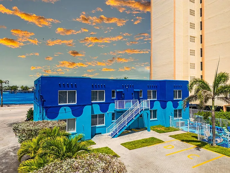 809 S Ocean Dr #ID1227349P — Photo 46