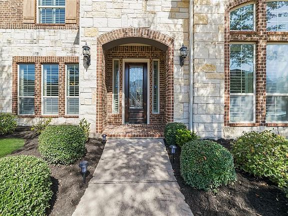 4th image of 17518 Hanoverian Dr