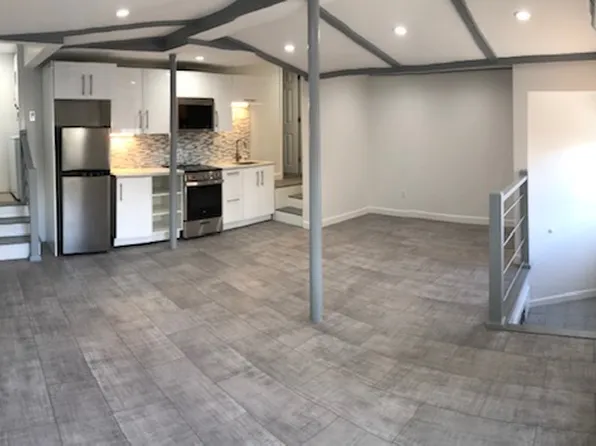 4 Beecher Pl #1, Newton Center, MA 02459
