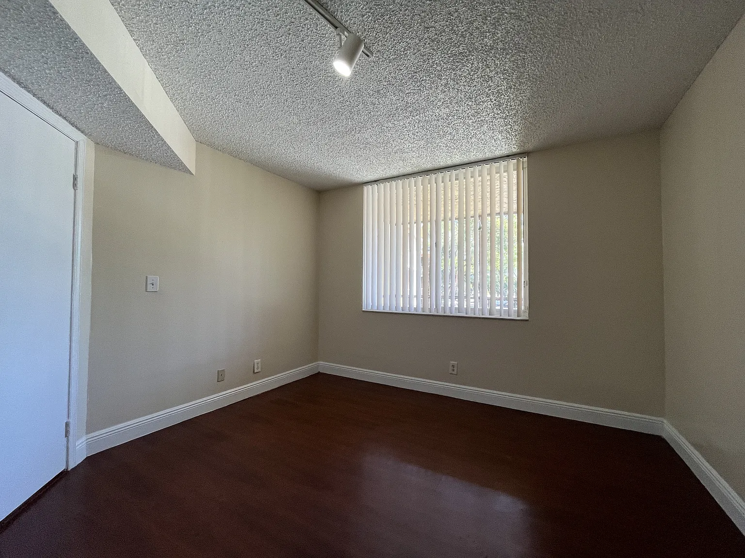 Windward Lakes 4015 #D212 "Best Handy & Cool... - 499 — Photo 2