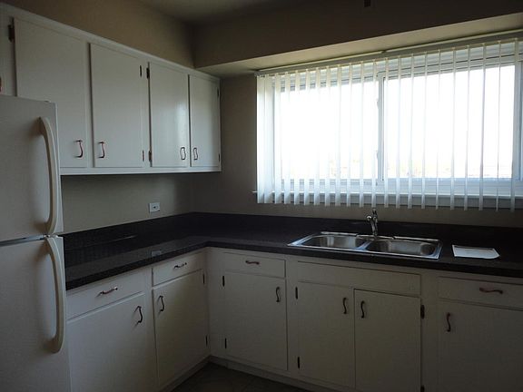 New counters, stainless sink faucet.