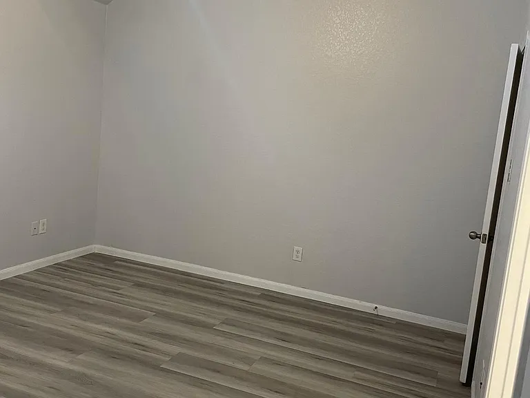 8127 Redbud Point Ln — Photo 12