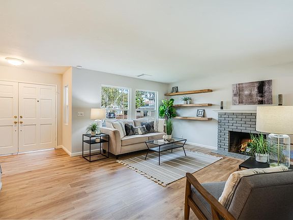 4th image of 5853 Cohasset Way