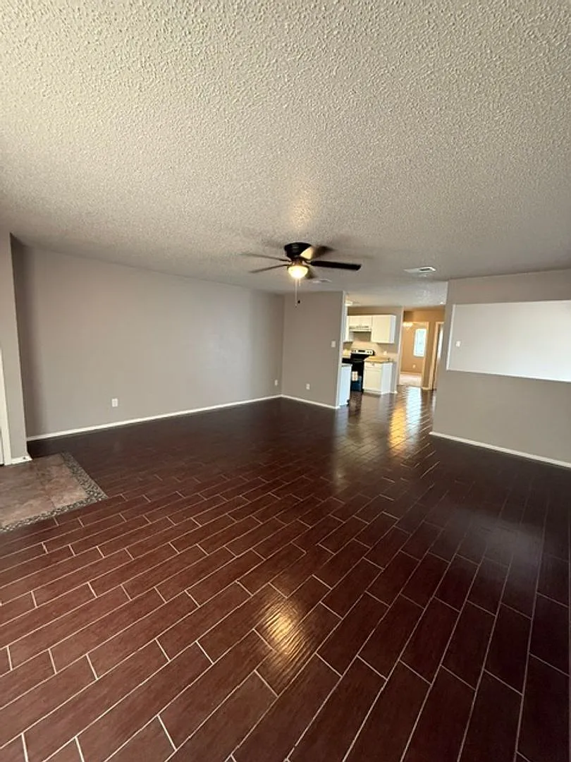 Newly Remodeled 3 BR 2 Bath! — Photo 3