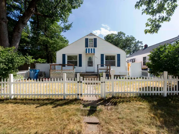 1021 W Broadway St, Mishawaka, IN 46545