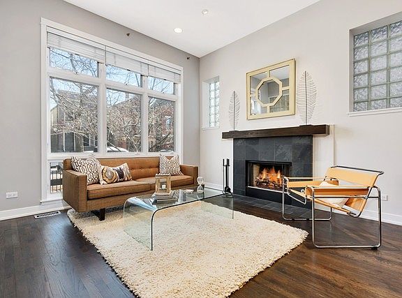3rd image of 1934 N Wolcott Ave