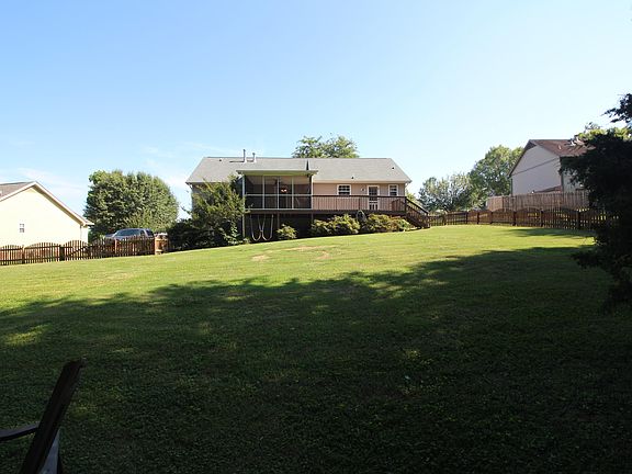 5th image of 821 N Brook Dr
