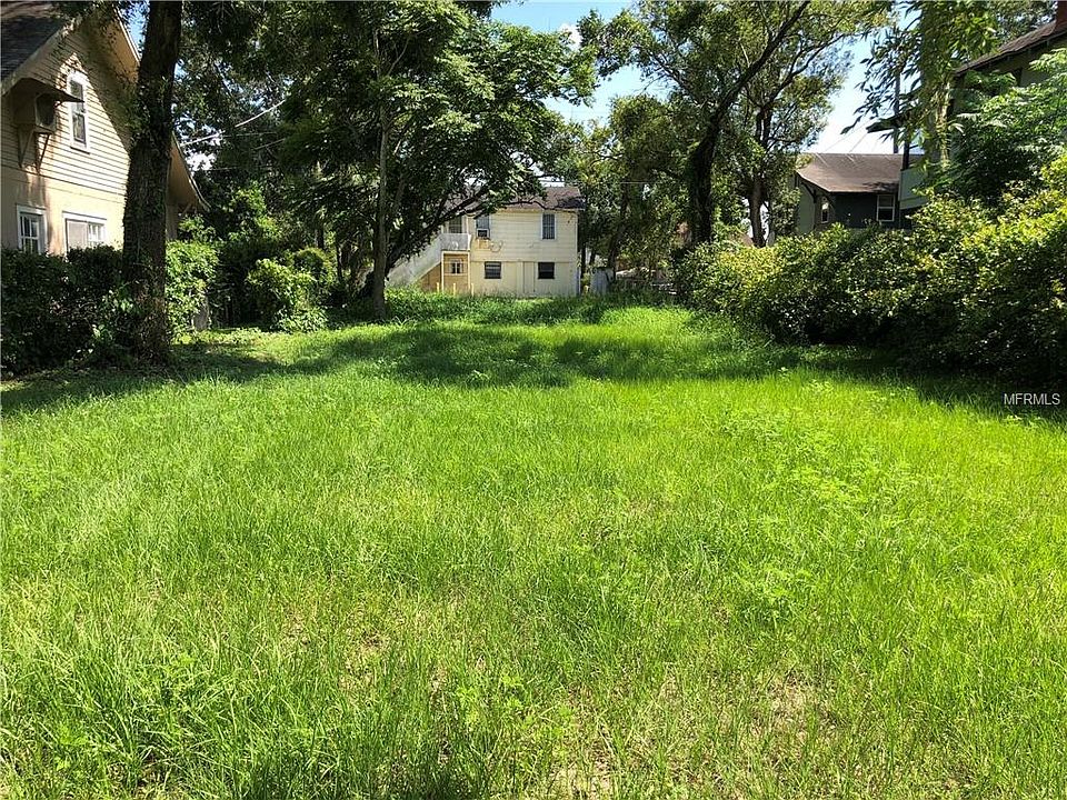 2nd image of 220 Avenue B NE