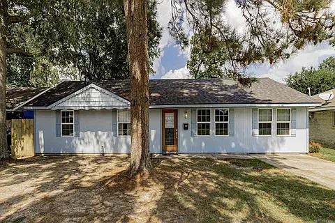 4 bed, 1350 sqft, $1,850 — Photo 1