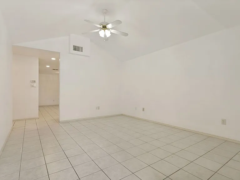 3202 Eisenhauer Rd #801 — Photo 12