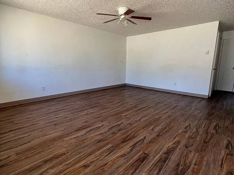 310 Hawthorne St — Photo 1