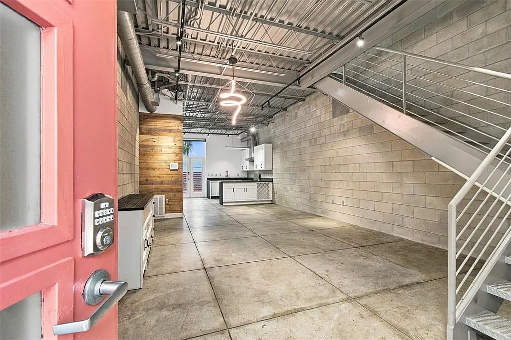 2 bed, 2.5 bath, 1428 sqft, $4,000 — Photo 3