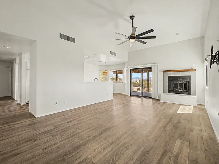 4650 N Paseo De Los Cerritos — Photo 8