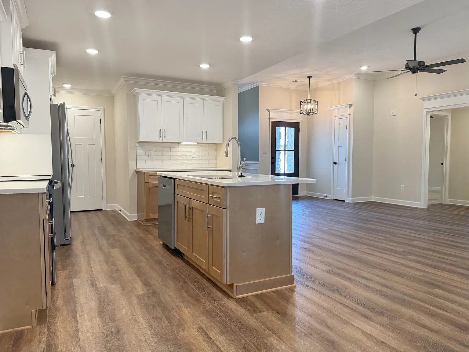 3 bed, 1681 sqft, $2,300 — Photo 4