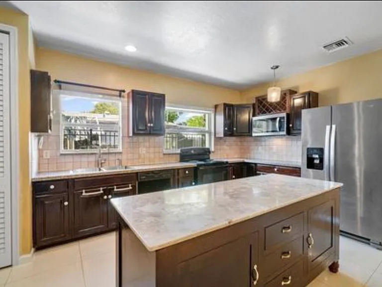 620 NW 6th Ave — Photo 16