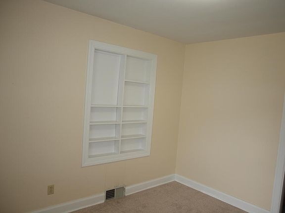 5th image of 326 Lowry Dr