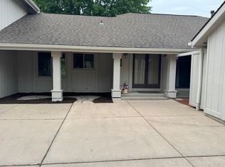 1847 Golf Ridge Dr, Bloomfield, MI 48302