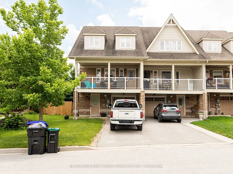 1352 Coleman Cres — Photo 23