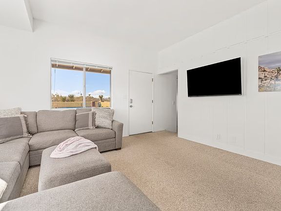 3rd image of 59582 Sunflower Dr