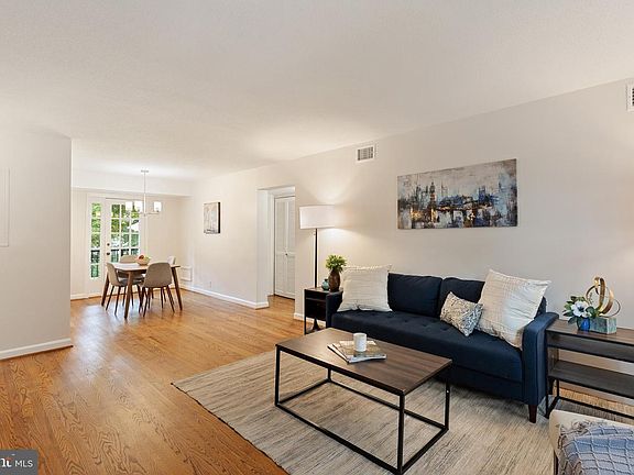 5th image of 3010 S Columbus St APT B2
