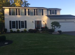 126 White Cedar Dr, East Amherst, NY 14051