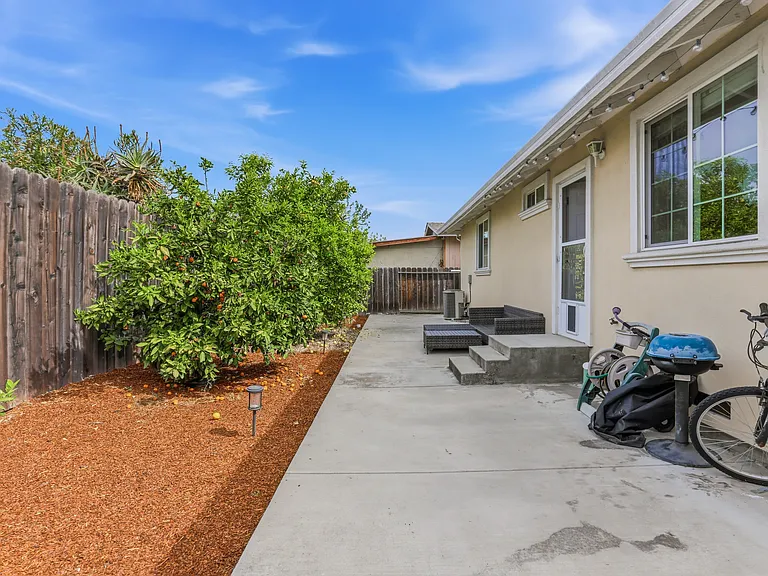 609 Stanford Ave — Photo 94