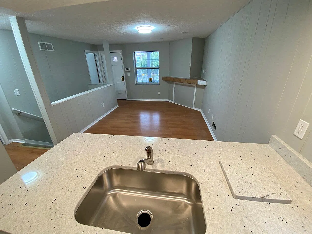 306 E 17th Ave — Photo 2