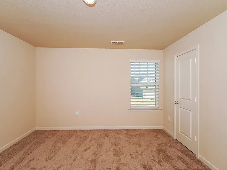 430 Clover Cir — Photo 9