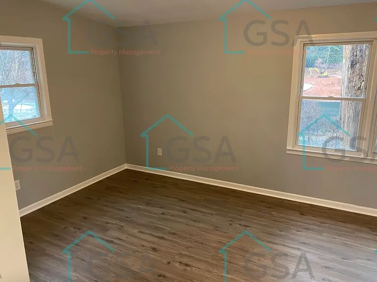 15 Penrose Ave — Photo 4