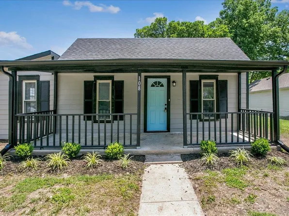 108 S Chestnut St, Douglass, KS 67039