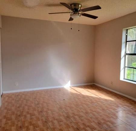 4th image of 4292 Woodstock Dr APT D