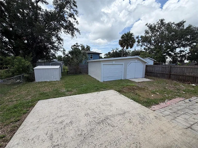 919 W Plymouth St — Photo 18