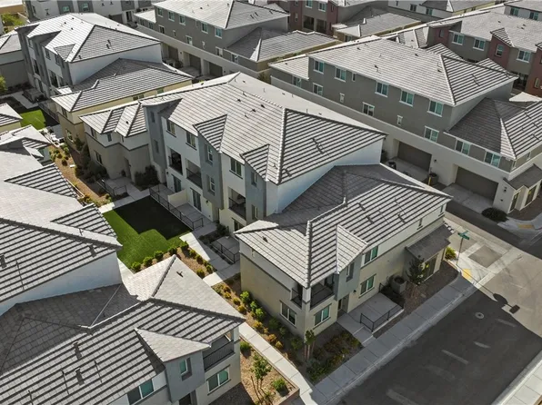 2823 Azure Breeze Ln #4, Las Vegas, NV 89183