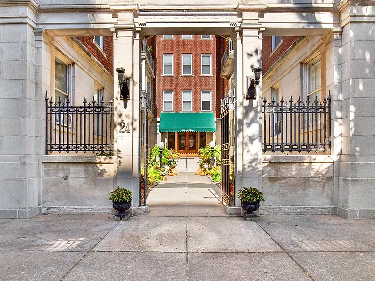 24 E Liberty St #64 — Photo 34