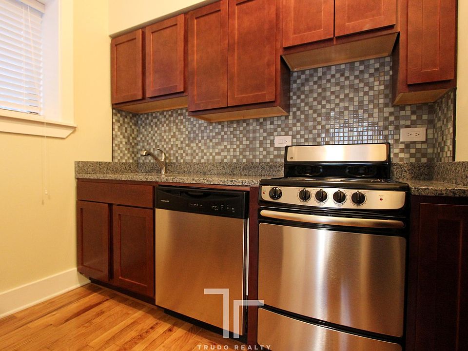 1st image of 1425 N Dearborn St APT 04C