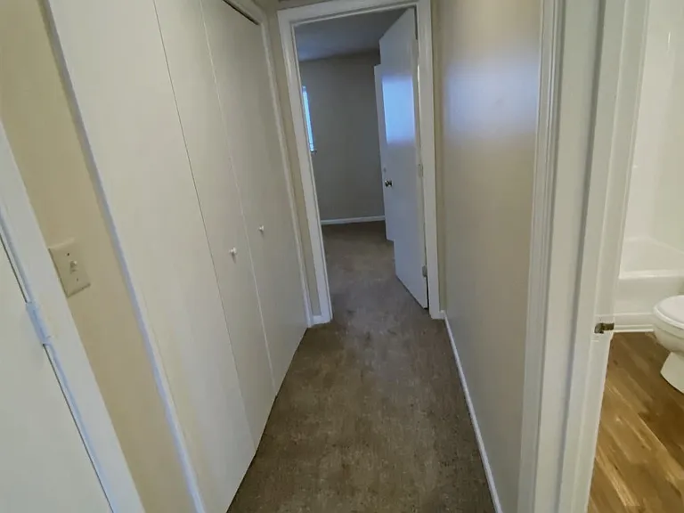 The Retreat at Woodlands Apartments — Photo 38